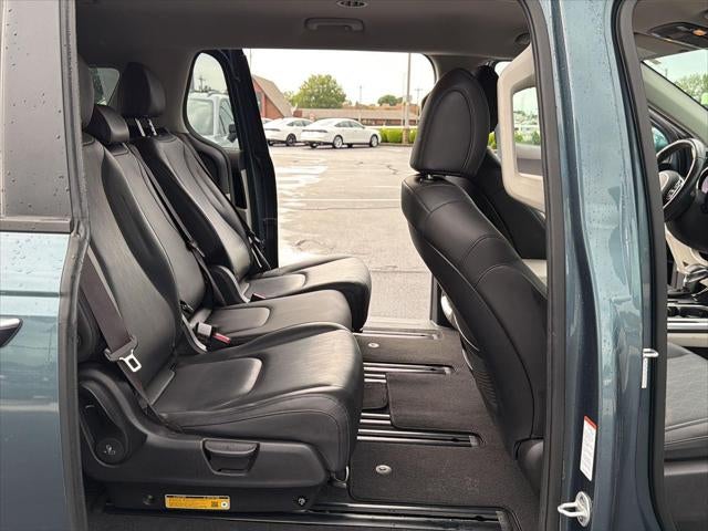 2023 Kia Carnival EX