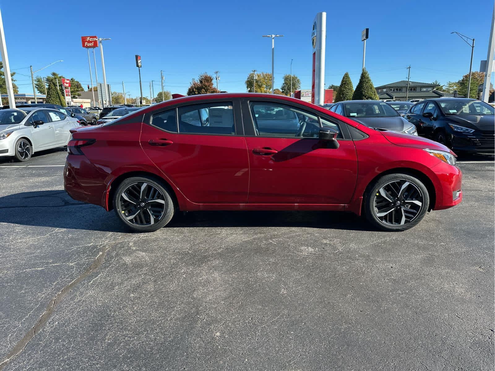 2025 Nissan Versa SR