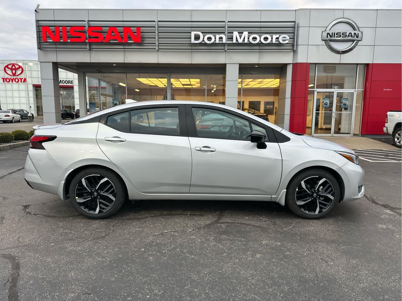 2025 Nissan Versa SR