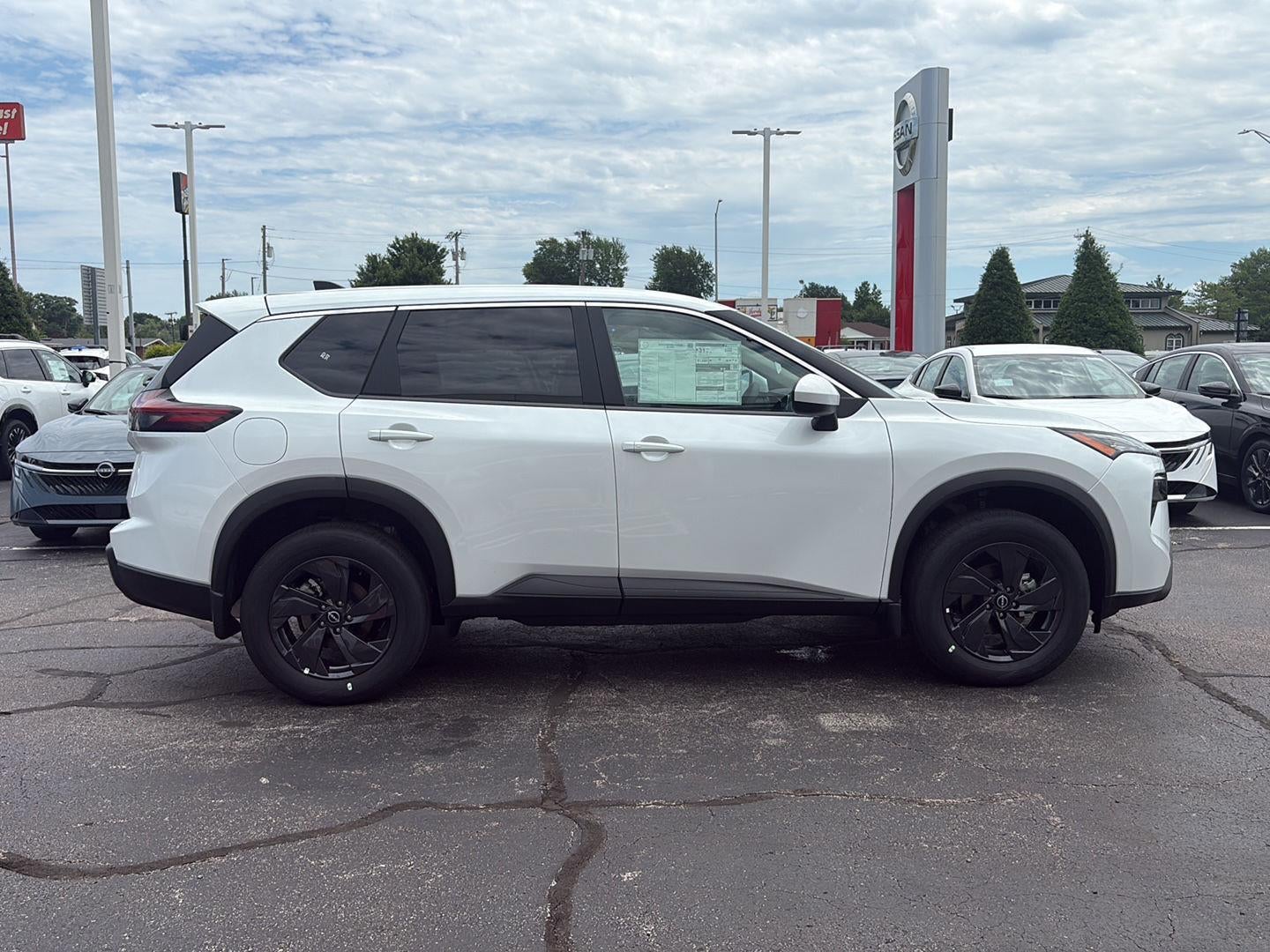 2026 Nissan Rogue SV