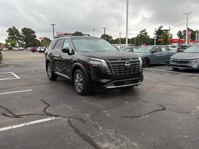 2026 Nissan Pathfinder SL