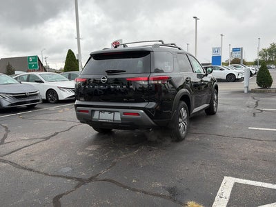 2026 Nissan Pathfinder SL